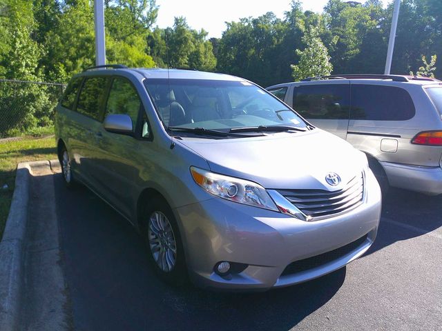 2013 Toyota Sienna XLE