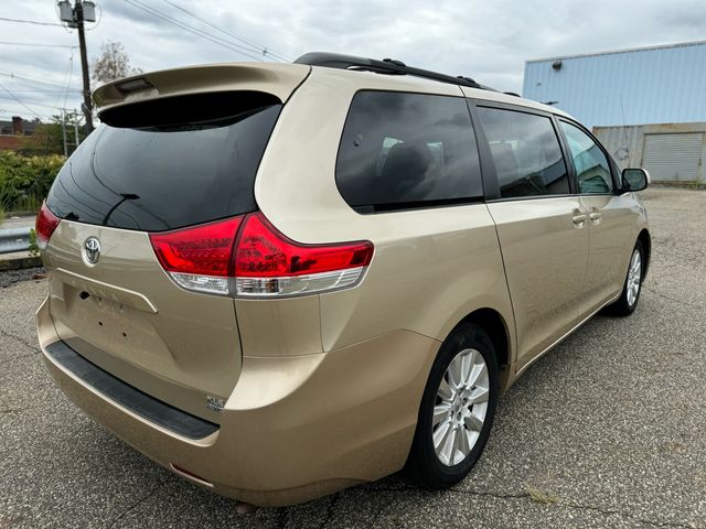 2013 Toyota Sienna XLE