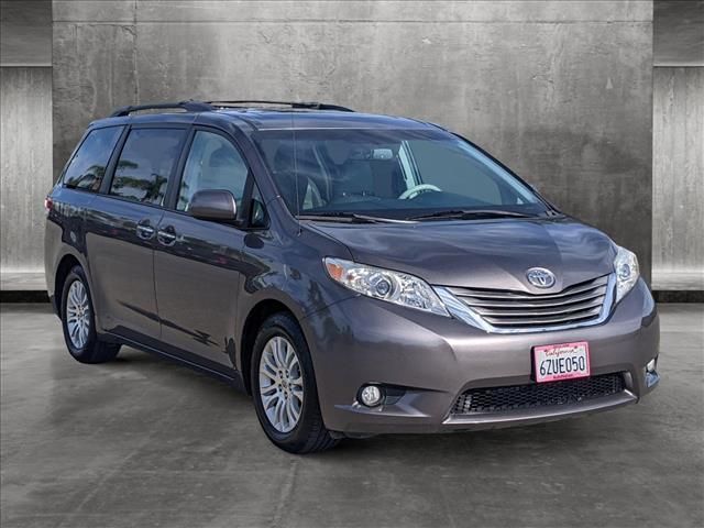 2013 Toyota Sienna XLE