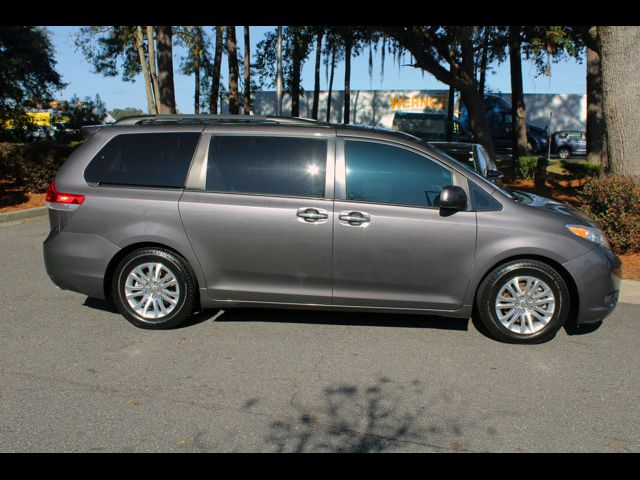 2013 Toyota Sienna XLE Auto Access Seat