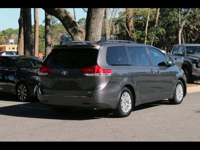 2013 Toyota Sienna XLE Auto Access Seat