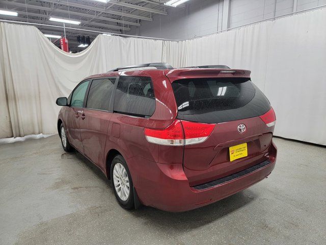 2013 Toyota Sienna XLE Auto Access Seat