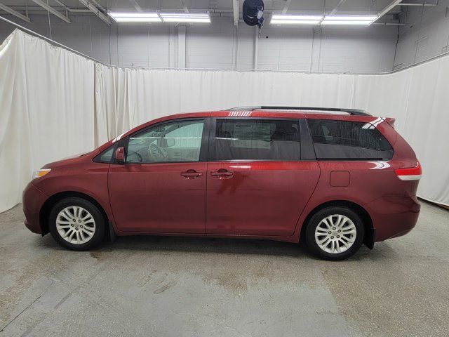 2013 Toyota Sienna XLE Auto Access Seat