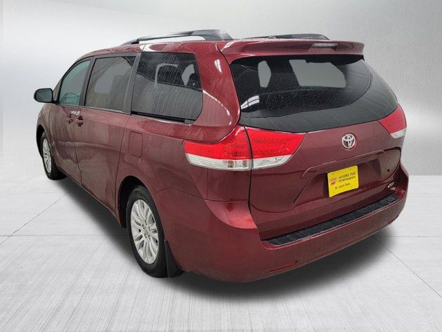 2013 Toyota Sienna XLE Auto Access Seat