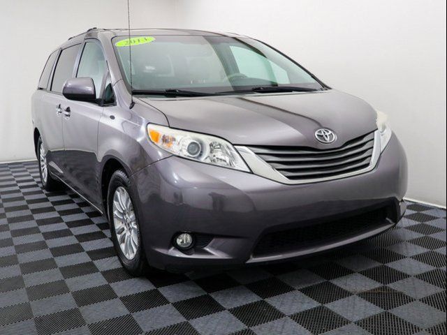 2013 Toyota Sienna XLE Auto Access Seat