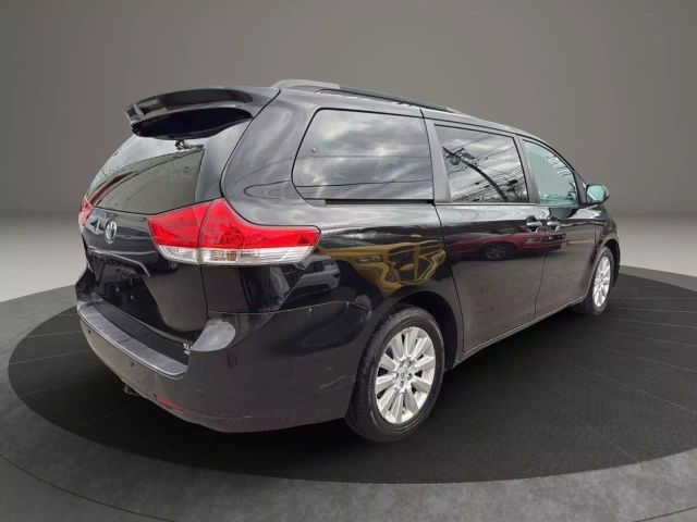 2013 Toyota Sienna XLE