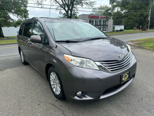 2013 Toyota Sienna XLE