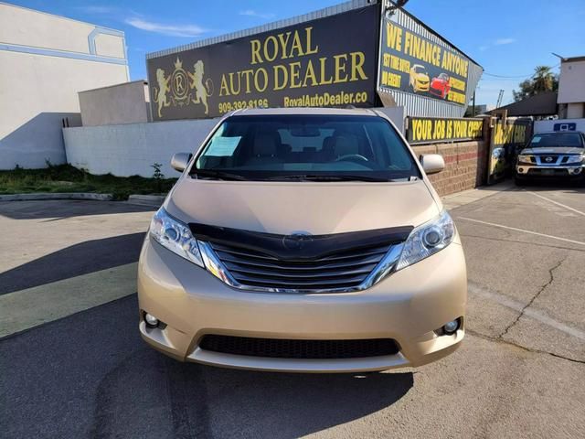 2013 Toyota Sienna XLE