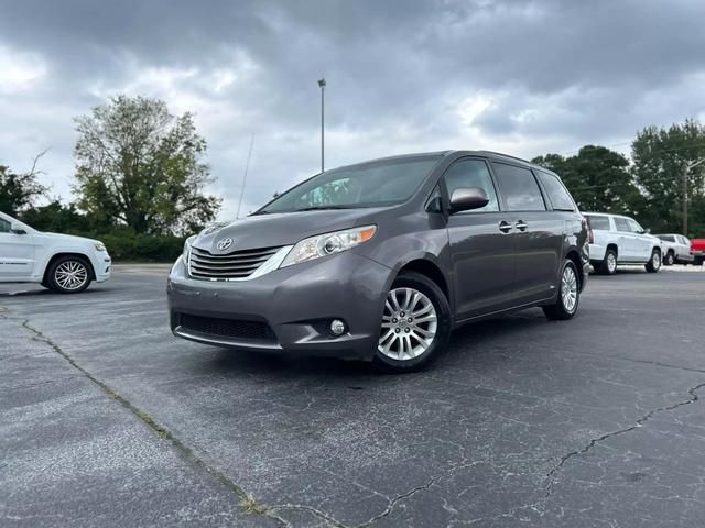 2013 Toyota Sienna XLE