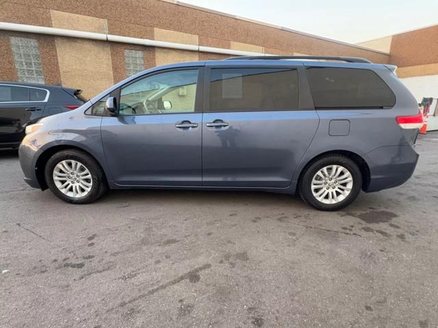 2013 Toyota Sienna XLE