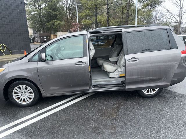 2013 Toyota Sienna XLE Auto Access Seat