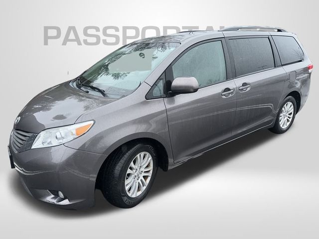2013 Toyota Sienna XLE Auto Access Seat