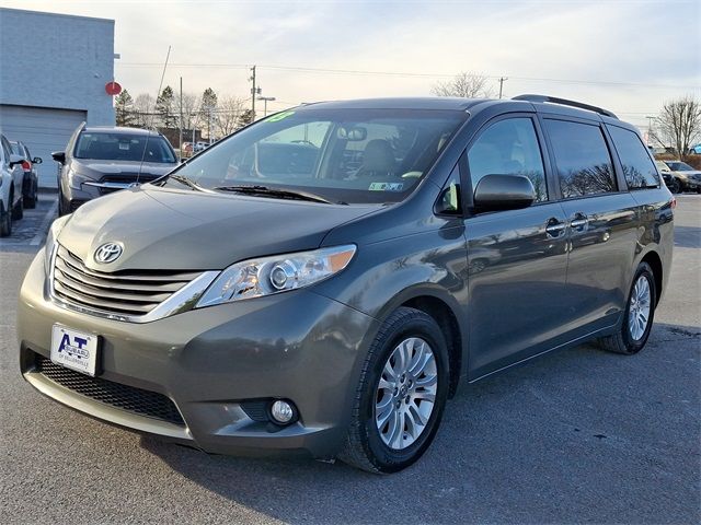 2013 Toyota Sienna XLE Auto Access Seat