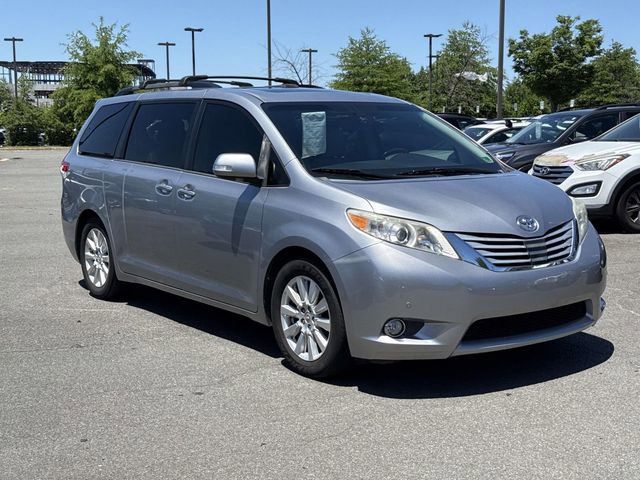 2013 Toyota Sienna XLE Auto Access Seat