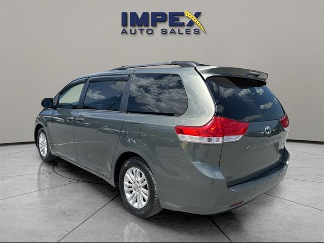 2013 Toyota Sienna XLE Auto Access Seat