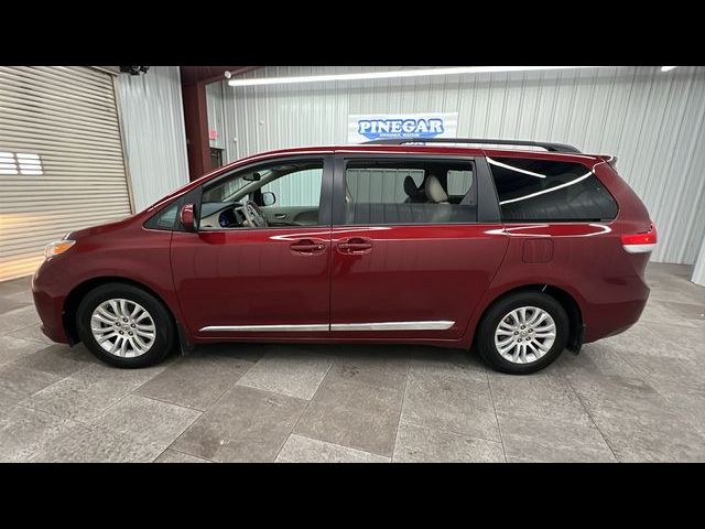 2013 Toyota Sienna XLE Auto Access Seat