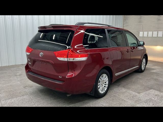 2013 Toyota Sienna XLE Auto Access Seat