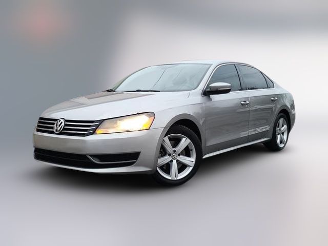 2013 Volkswagen Passat SE Navigation