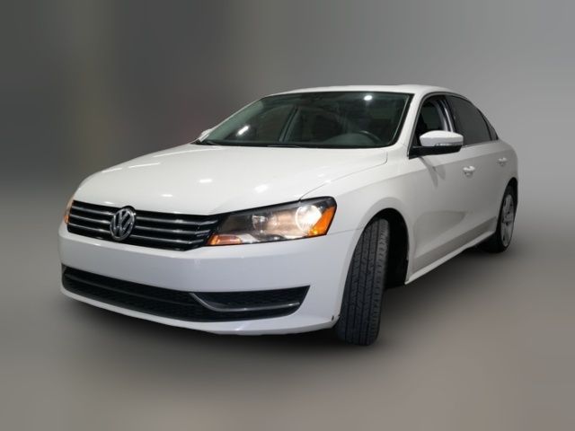 2013 Volkswagen Passat SE Navigation