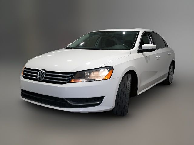 2013 Volkswagen Passat SE Navigation