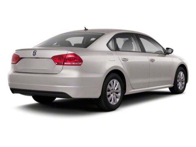 2013 Volkswagen Passat SE Navigation