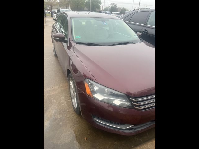 2013 Volkswagen Passat SE Navigation