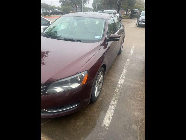 2013 Volkswagen Passat SE Navigation