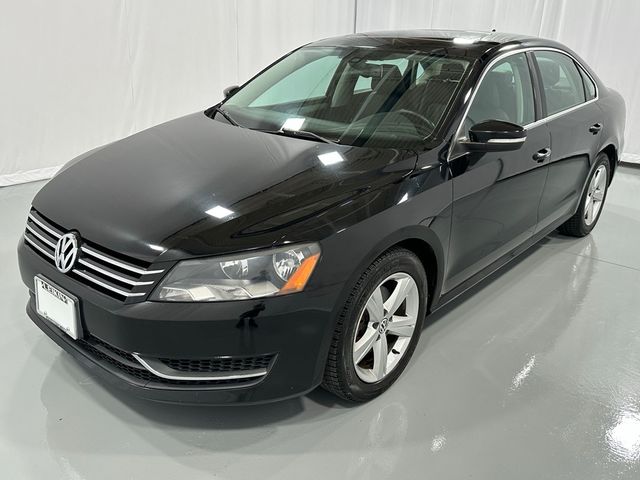 2013 Volkswagen Passat SE Navigation