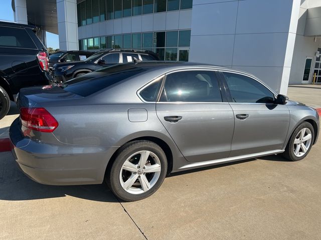 2013 Volkswagen Passat SE Navigation