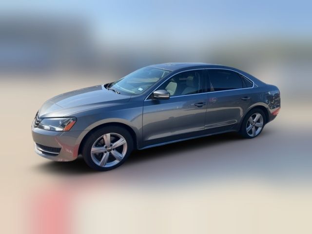 2013 Volkswagen Passat SE Navigation