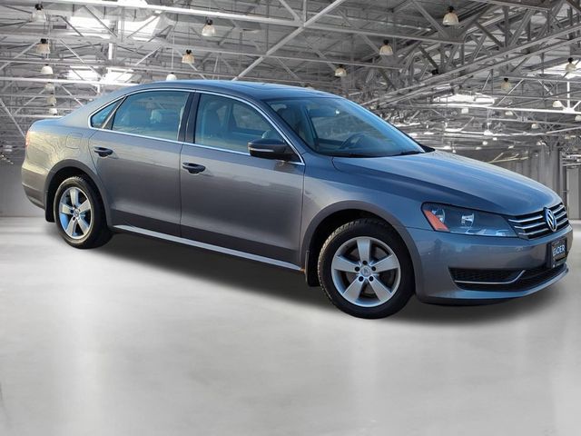 2013 Volkswagen Passat SE Navigation