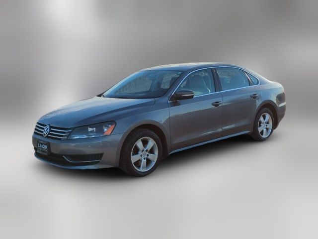 2013 Volkswagen Passat SE Navigation