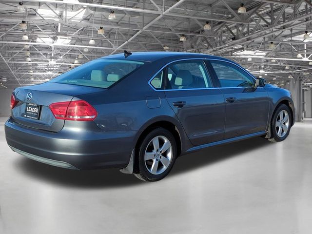 2013 Volkswagen Passat SE Navigation