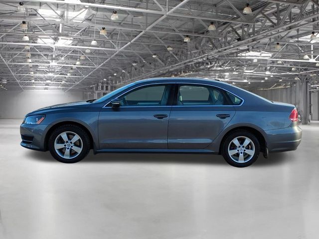 2013 Volkswagen Passat SE Navigation