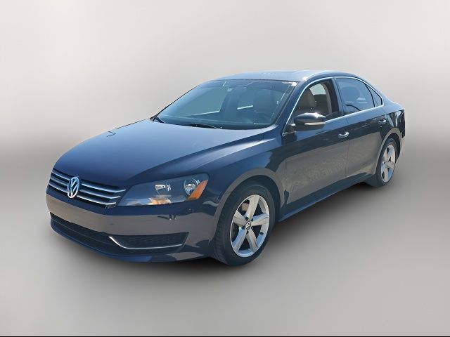 2013 Volkswagen Passat SE Navigation