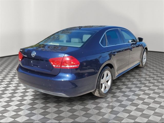 2013 Volkswagen Passat SE Navigation