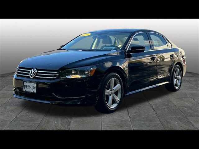 2013 Volkswagen Passat SE Navigation