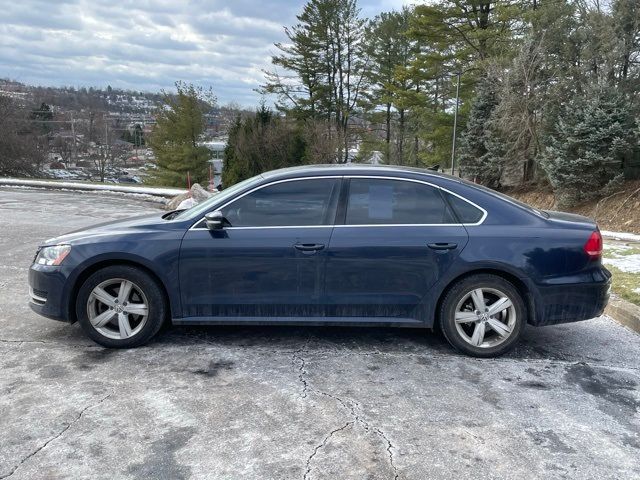 2013 Volkswagen Passat SE Navigation