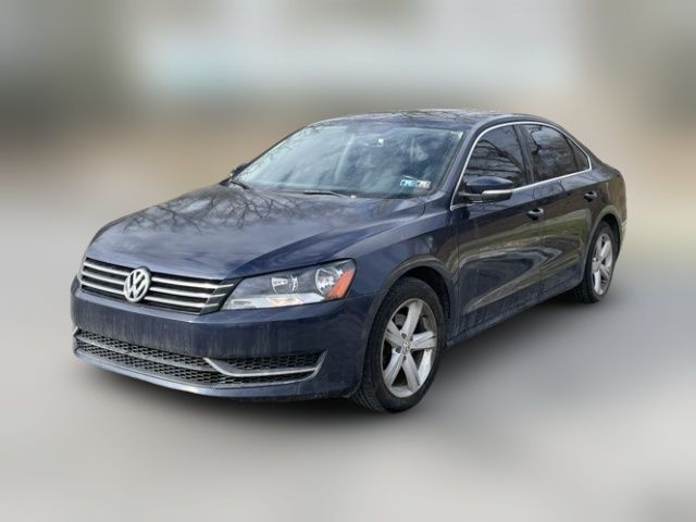 2013 Volkswagen Passat SE Navigation