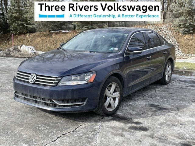 2013 Volkswagen Passat SE Navigation