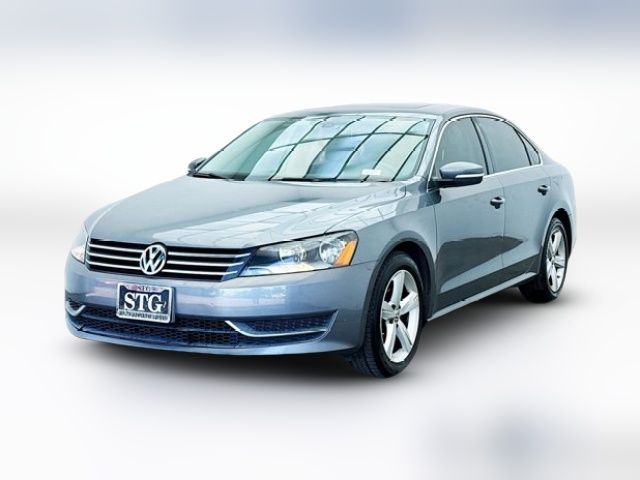 2013 Volkswagen Passat SE Navigation