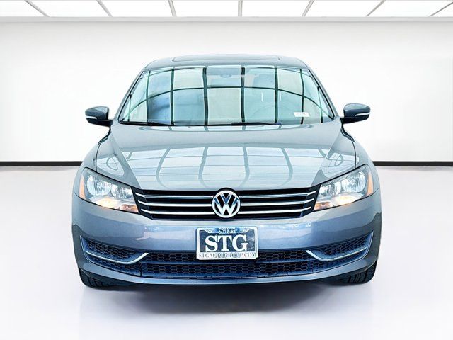 2013 Volkswagen Passat SE Navigation