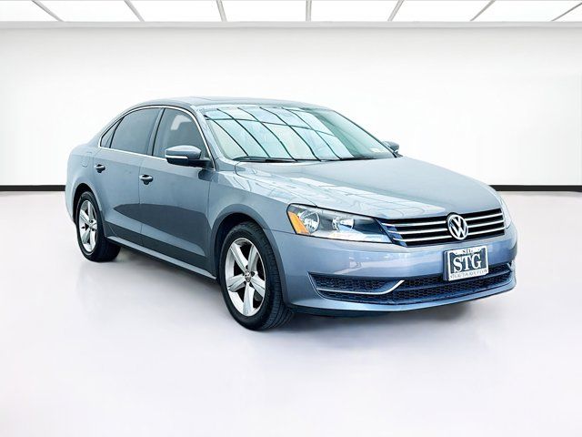 2013 Volkswagen Passat SE Navigation