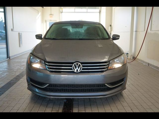 2013 Volkswagen Passat SE Navigation