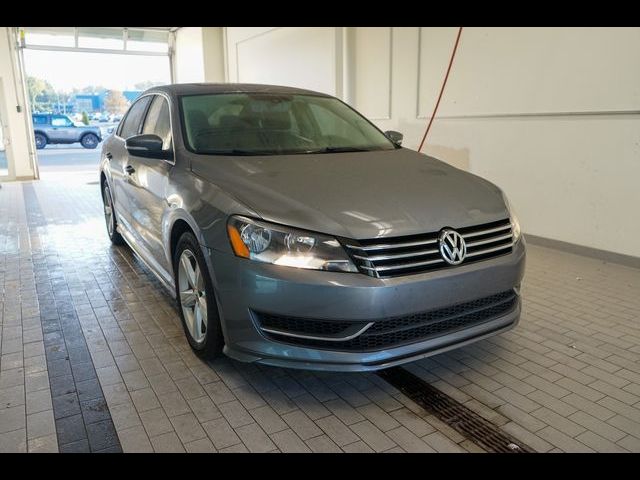 2013 Volkswagen Passat SE Navigation