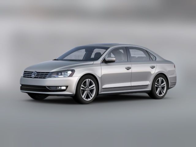 2013 Volkswagen Passat SE Navigation