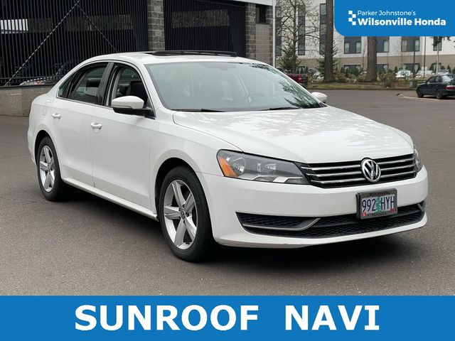 2013 Volkswagen Passat SE Navigation