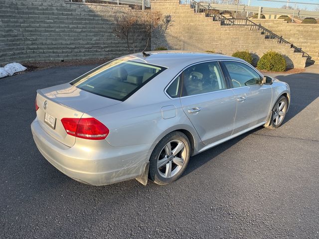 2013 Volkswagen Passat SE Navigation