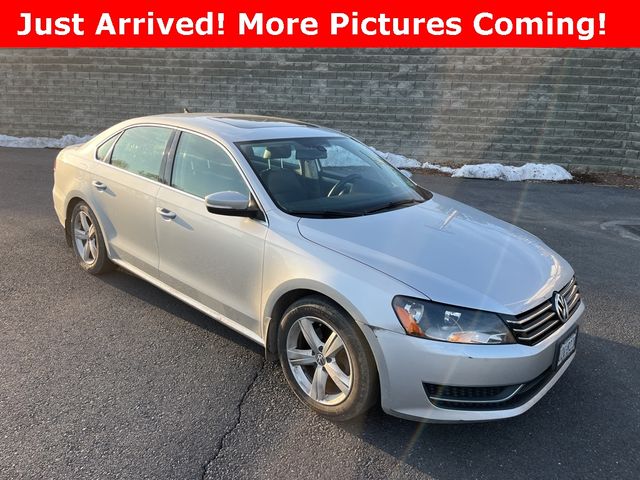 2013 Volkswagen Passat SE Navigation