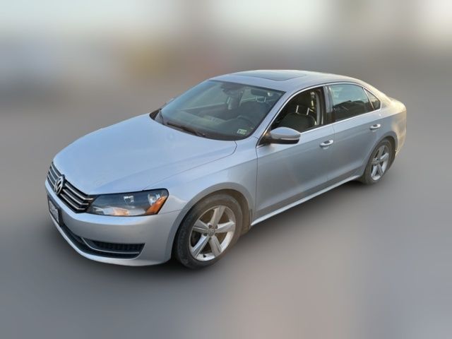 2013 Volkswagen Passat SE Navigation